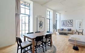 Cozy And Bright Apartments With Private Car Park